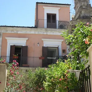 https://la-casa-rosa-modica.sicilyhotelsitaly.net